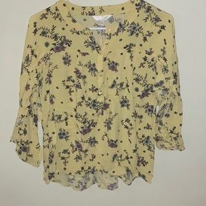 Lauren Conrad Floral Flowy Top ruffled sleeves buttons